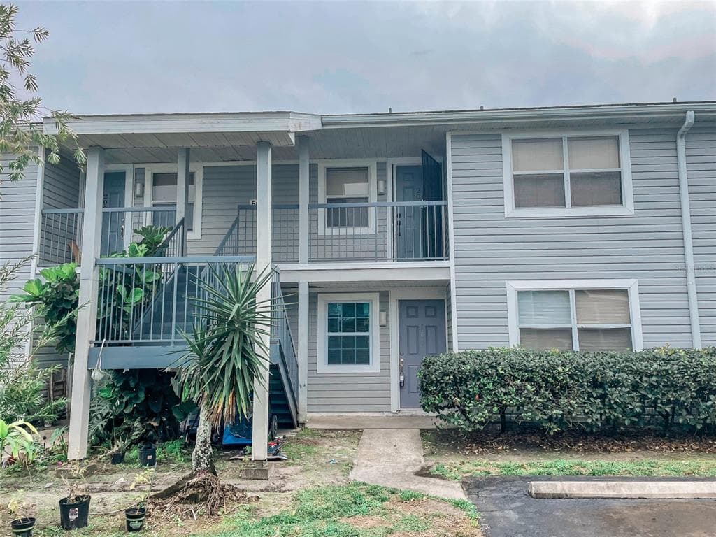 5013 TERRACE PALMS CIRCLE UNIT 101 TAMPA, FL 33617