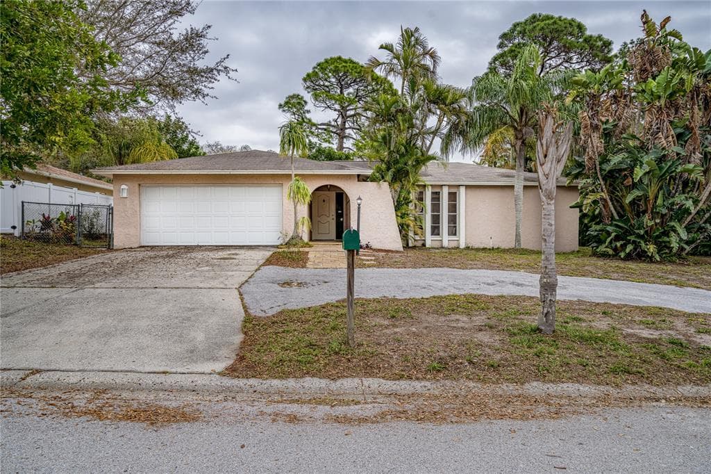 8154 COACHLIGHT CIRCLE SEMINOLE, FL 33776