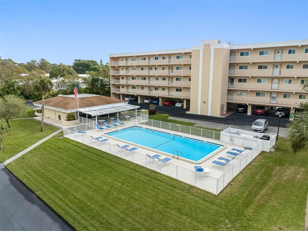 9490 HARBOR GREENS WAY UNIT 501 SEMINOLE, FL 33776