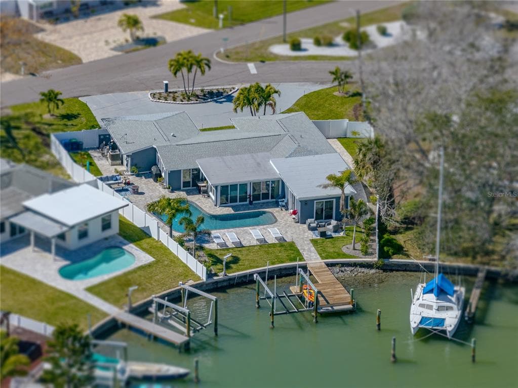 15905 REDINGTON DRIVE REDINGTON BEACH, FL 33708