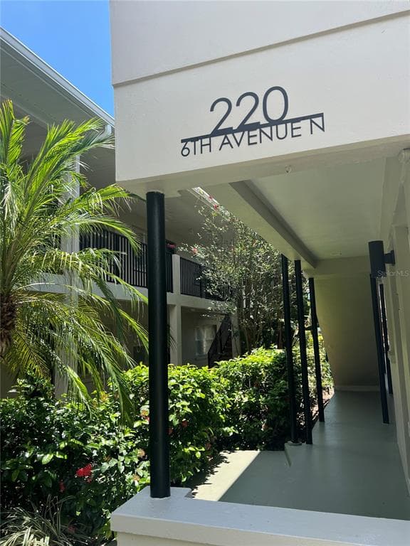220 6TH AVENUE UNIT 8 ST PETERSBURG, FL 33701