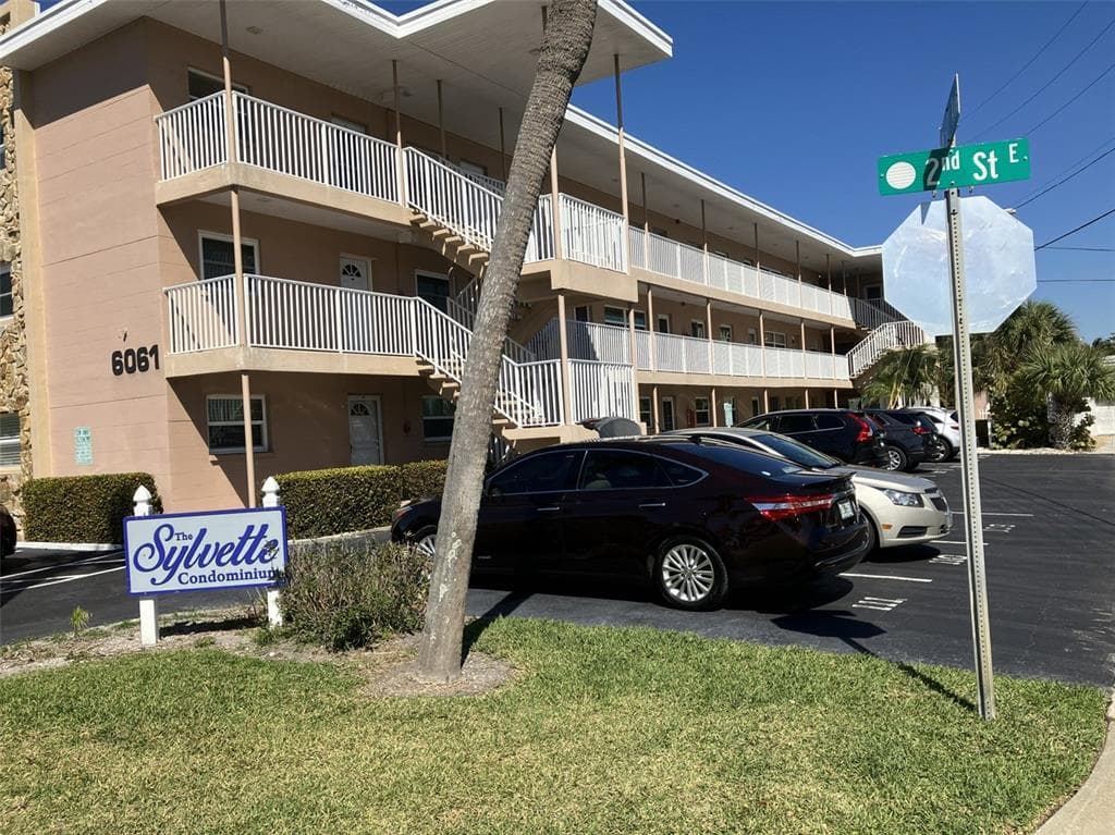 6061 2ND STREET E UNIT 51 ST PETE BEACH, FL 33706
