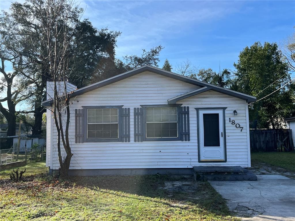 1807 E NAVAJO AVENUE TAMPA, FL 33612