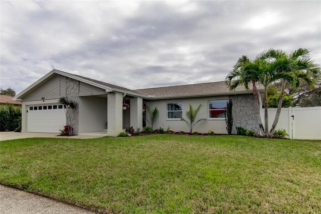 2047 CHADSWORTH DRIVE DUNEDIN, FL 34698