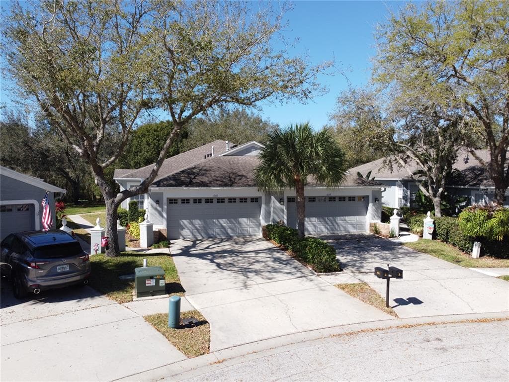 6061 SANDHILL RIDGE DRIVE LITHIA, FL 33547