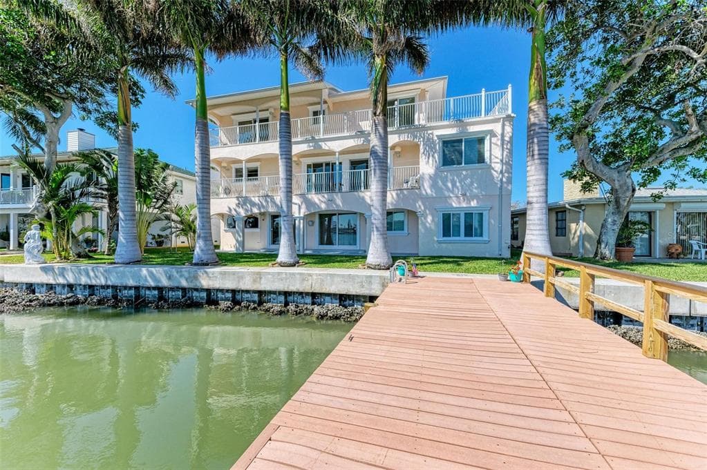 309 180TH AVENUE E REDINGTON SHORES, FL 33708