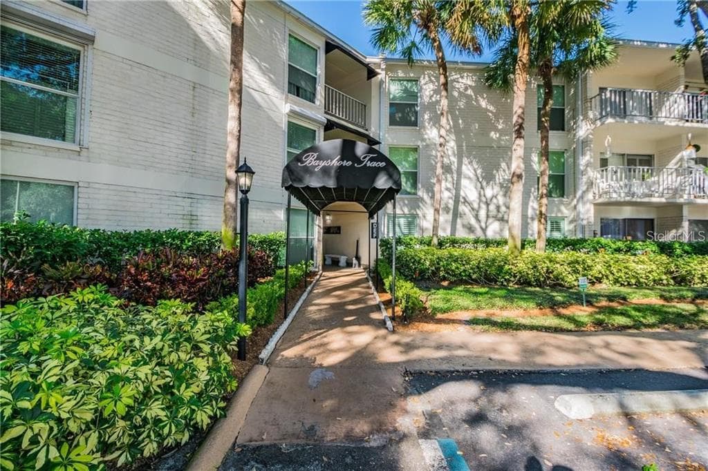 3325 BAYSHORE BOULEVARD UNIT D16 TAMPA, FL 33629