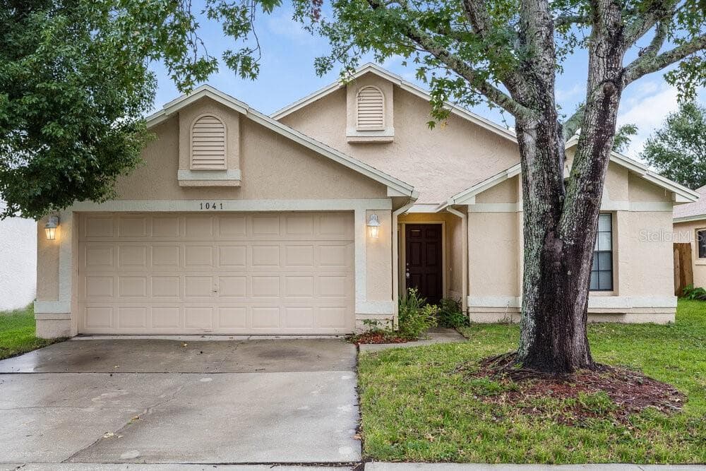 1041 VERNON LOOP OVIEDO, FL 32765