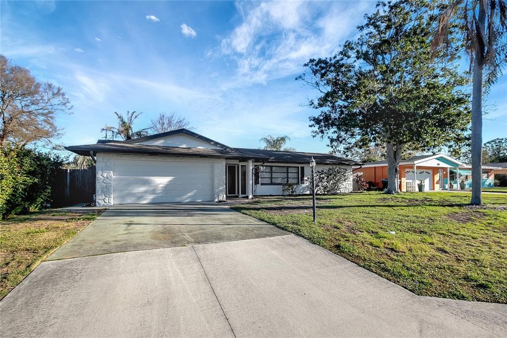 13827 ANTIGUA DRIVE SEMINOLE, FL 33776