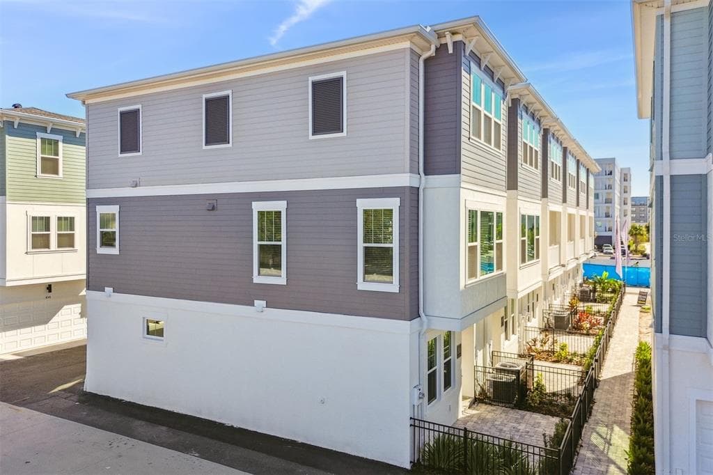460 31ST LANE N ST PETERSBURG, FL 33713