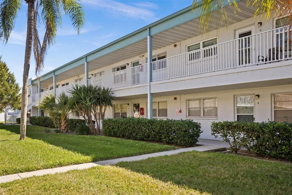 5217 81ST STREET N UNIT 17 ST PETERSBURG, FL 33709