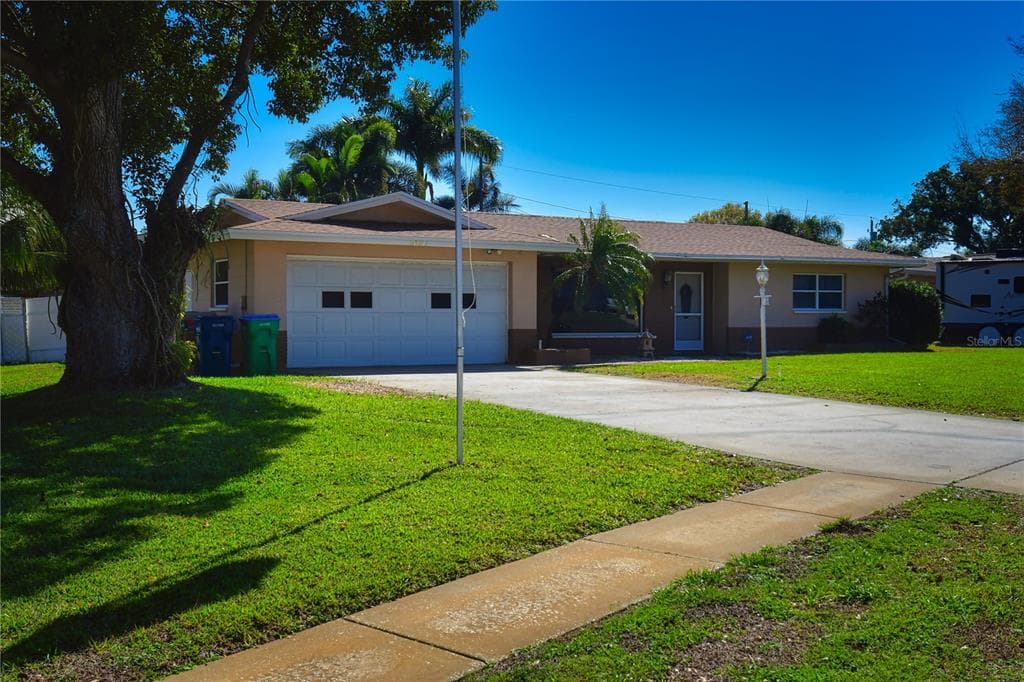 9127 LYNWOOD DRIVE SEMINOLE, FL 33772