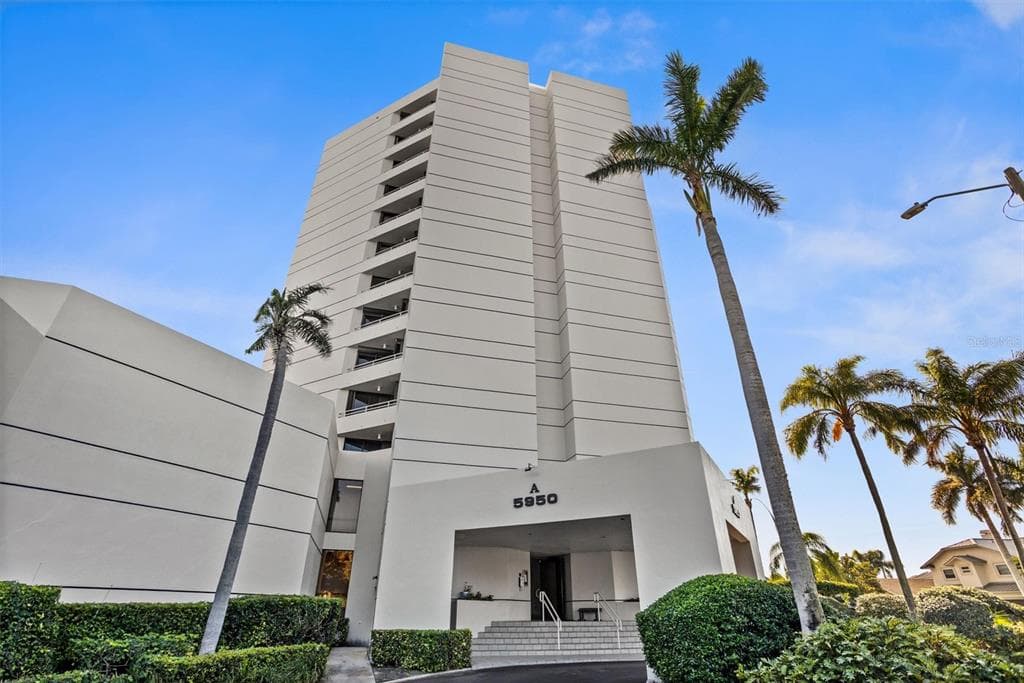 5950 PELICAN BAY PLAZA S UNIT 1106 GULFPORT, FL 33707