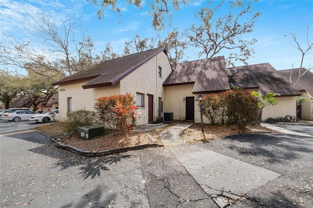 5627 ASHLEY OAKS DRIVE UNIT 32 TAMPA, FL 33617
