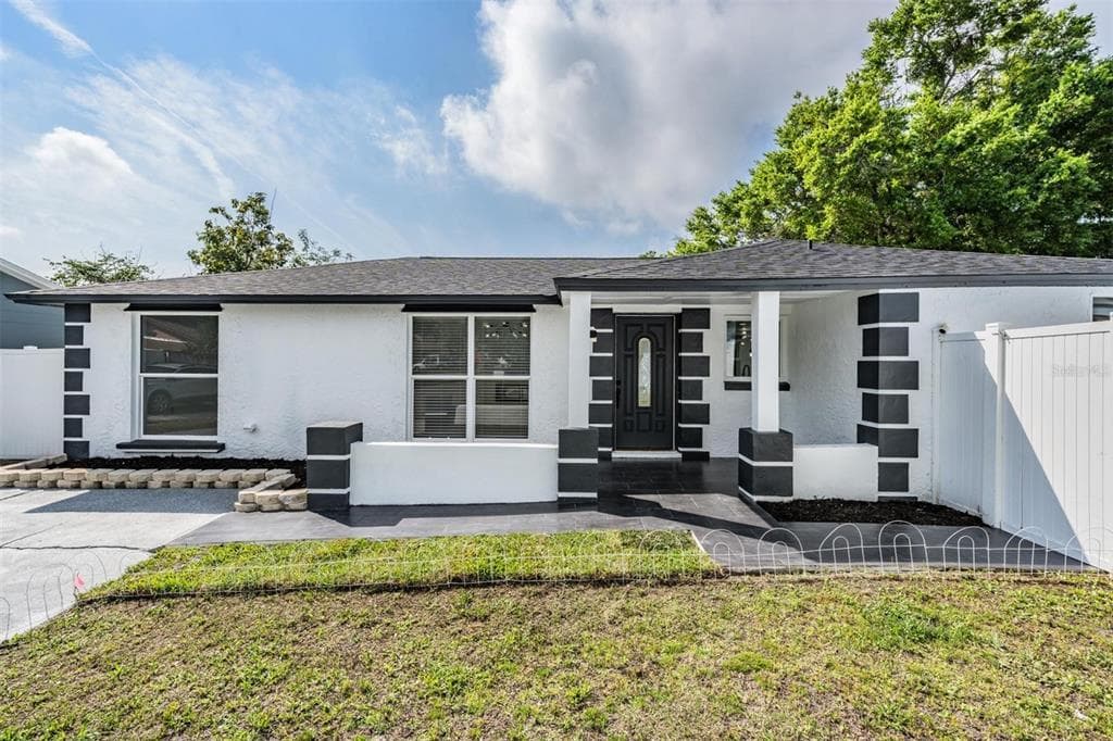 8702 FRIENDSHIP COURT TAMPA, FL 33634