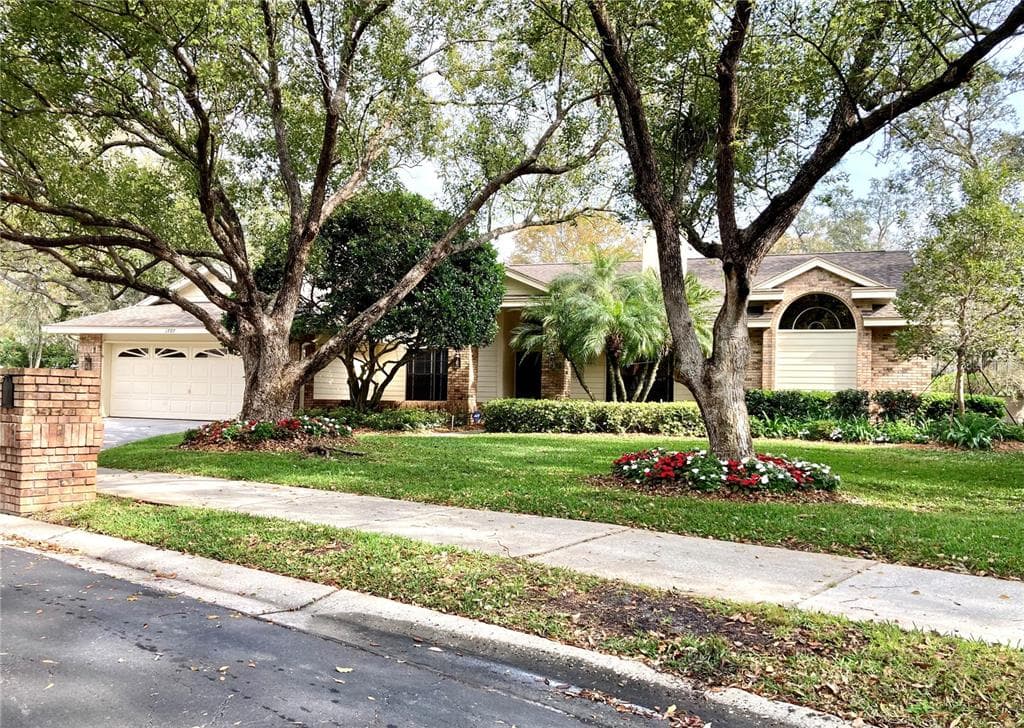 1707 HUNTINGTON COURT