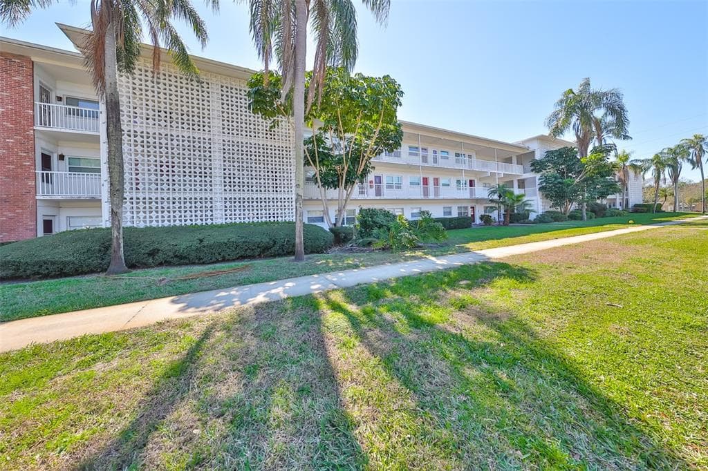 5150 10TH AVENUE N UNIT 304 ST PETERSBURG, FL 33710