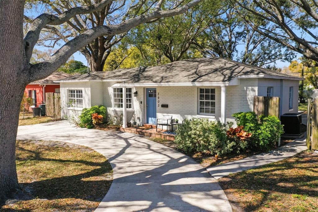 3903 W BAY VILLA AVENUE TAMPA, FL 33611