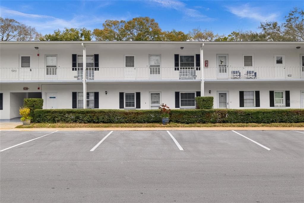 300 GLENNES LANE UNIT 106 DUNEDIN, FL 34698