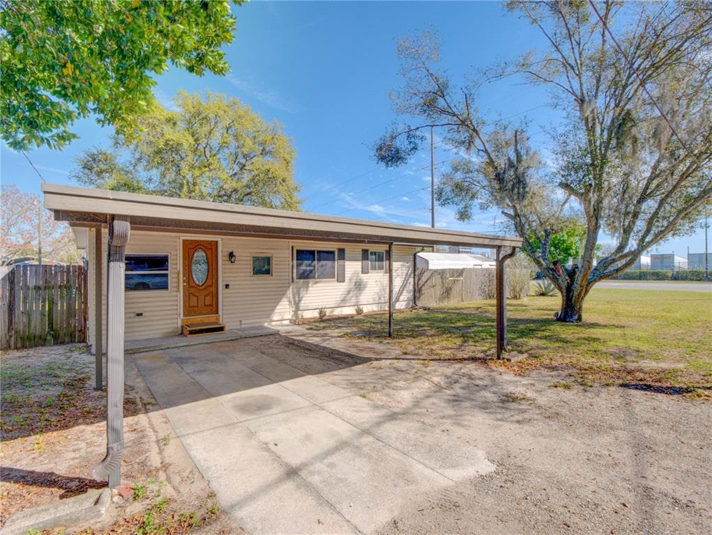 617 LEMON STREET AUBURNDALE, FL 33823