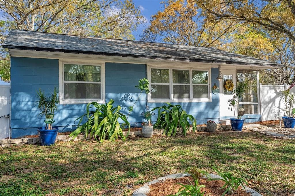 401 81ST AVENUE NE ST PETERSBURG, FL 33702