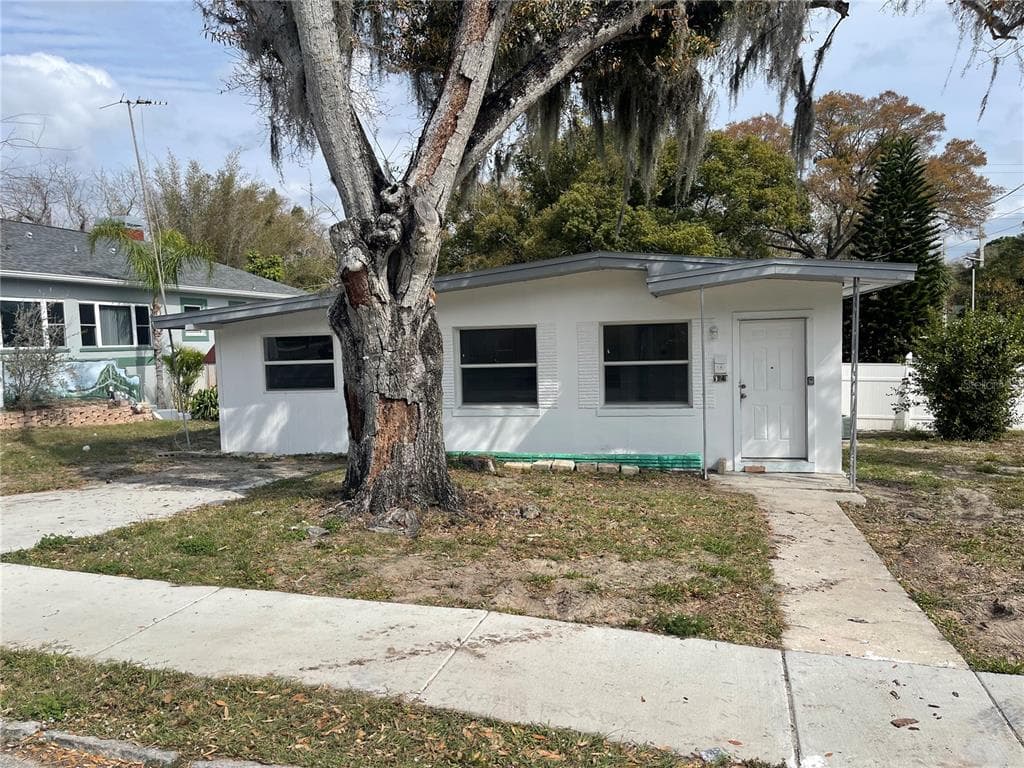 521 S LEVIS AVENUE TARPON SPRINGS, FL 34689