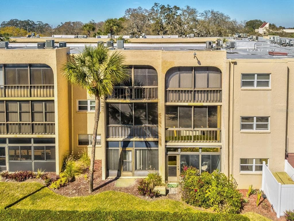 11485 OAKHURST ROAD UNIT 122 LARGO, FL 33774