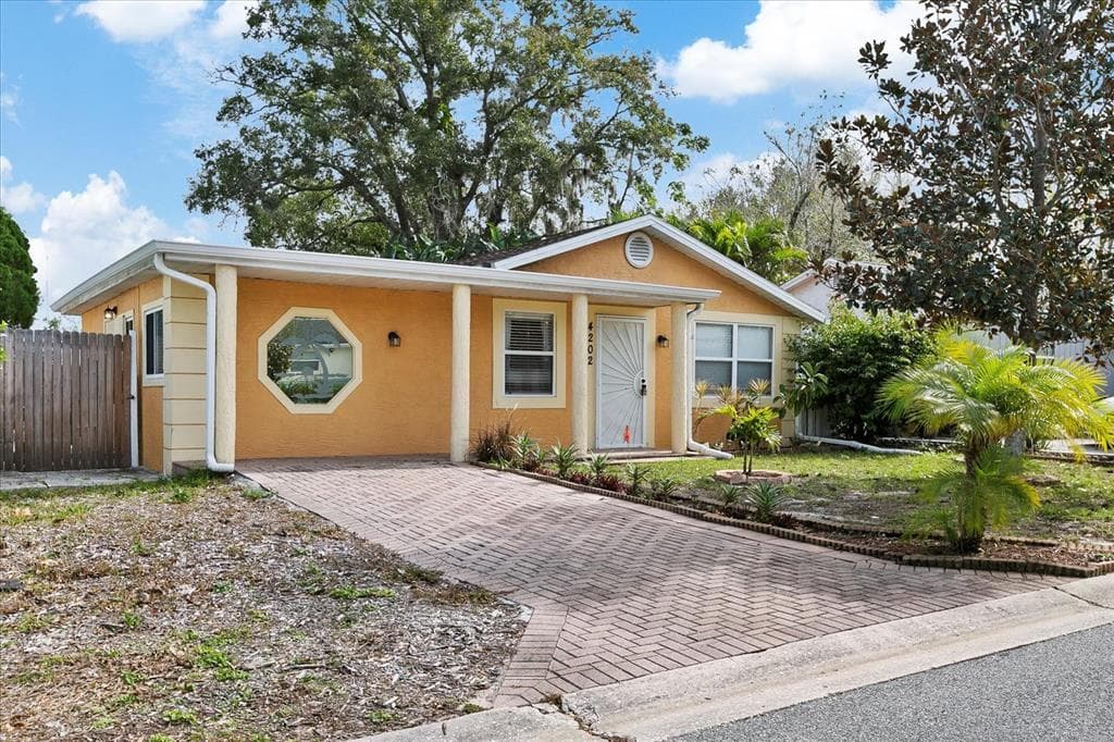 4202 LAS VEGAS DRIVE NEW PORT RICHEY, FL 34653