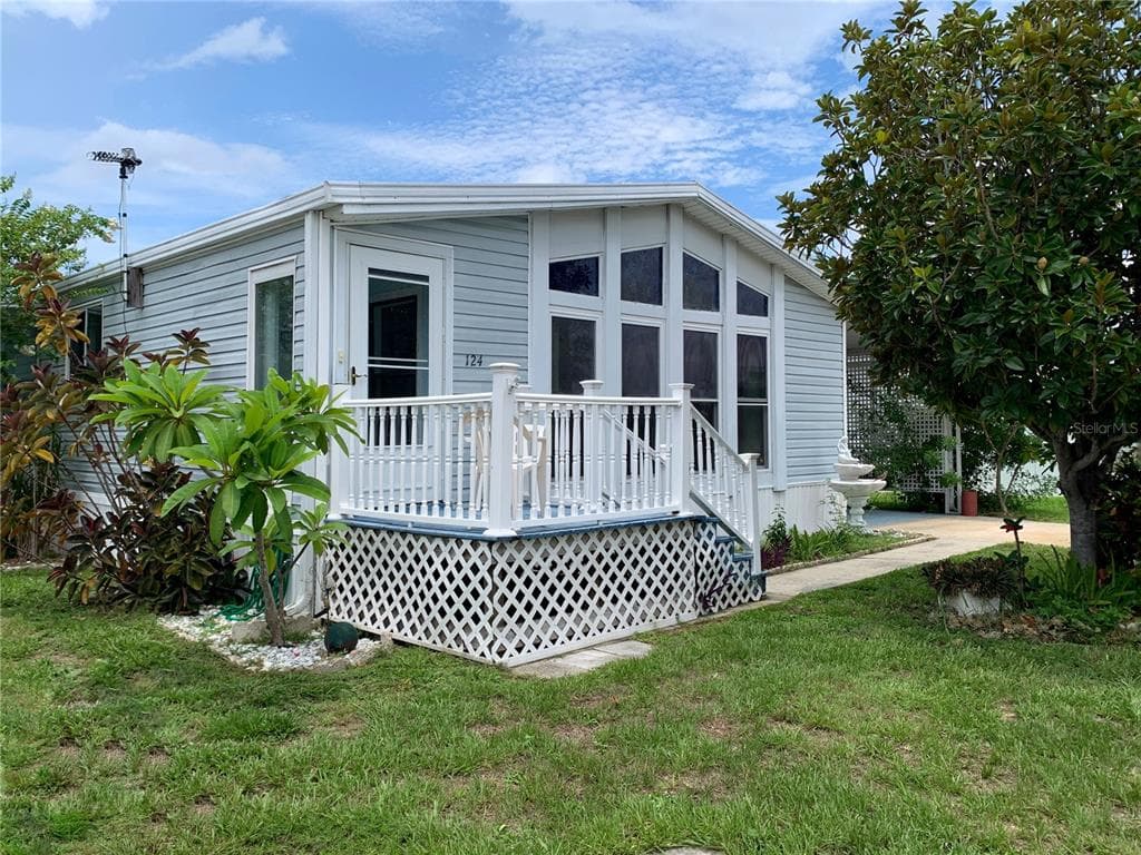 124 E SAINT JOHNS WAY APOLLO BEACH, FL 33572