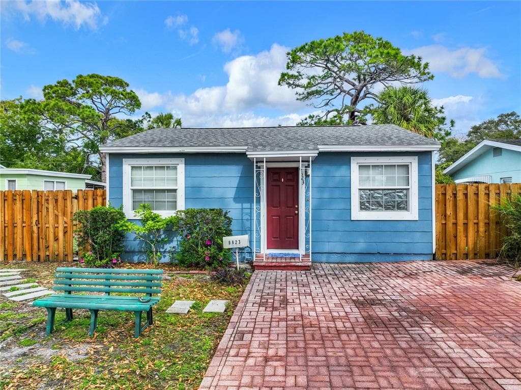 6823 N 4TH AVENUE N ST PETERSBURG, FL 33710
