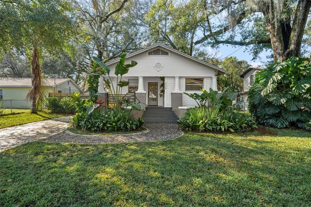209 E HAMILTON AVENUE TAMPA, FL 33604