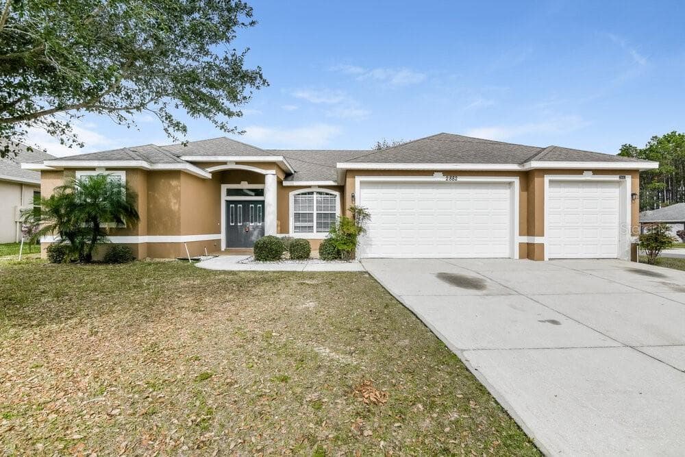 2882 SOUTHERN PINES LOOP CLERMONT, FL 34711
