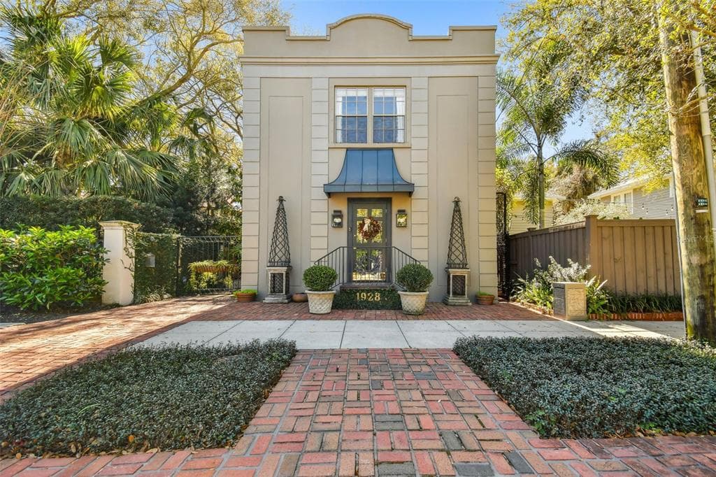 1928 W RICHARDSON PLACE TAMPA, FL 33606