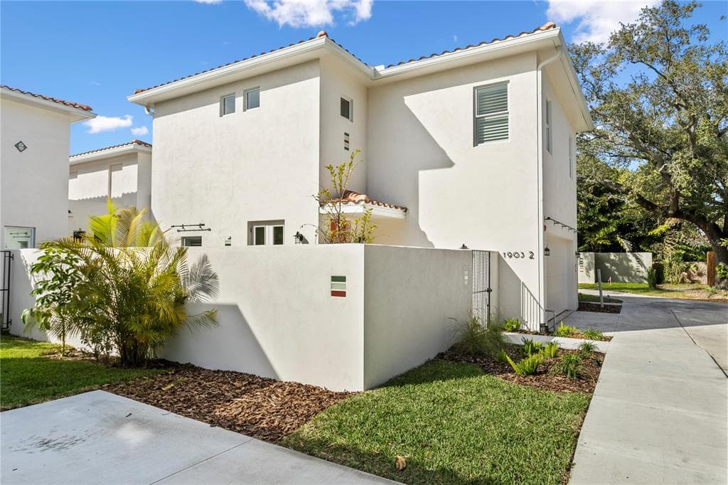1903 W BRISTOL AVENUE UNIT 2 TAMPA, FL 33606