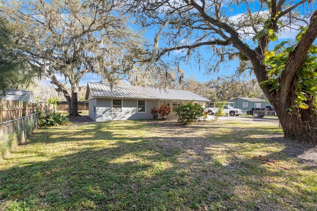 702 6TH AVENUE SE RUSKIN, FL 33570