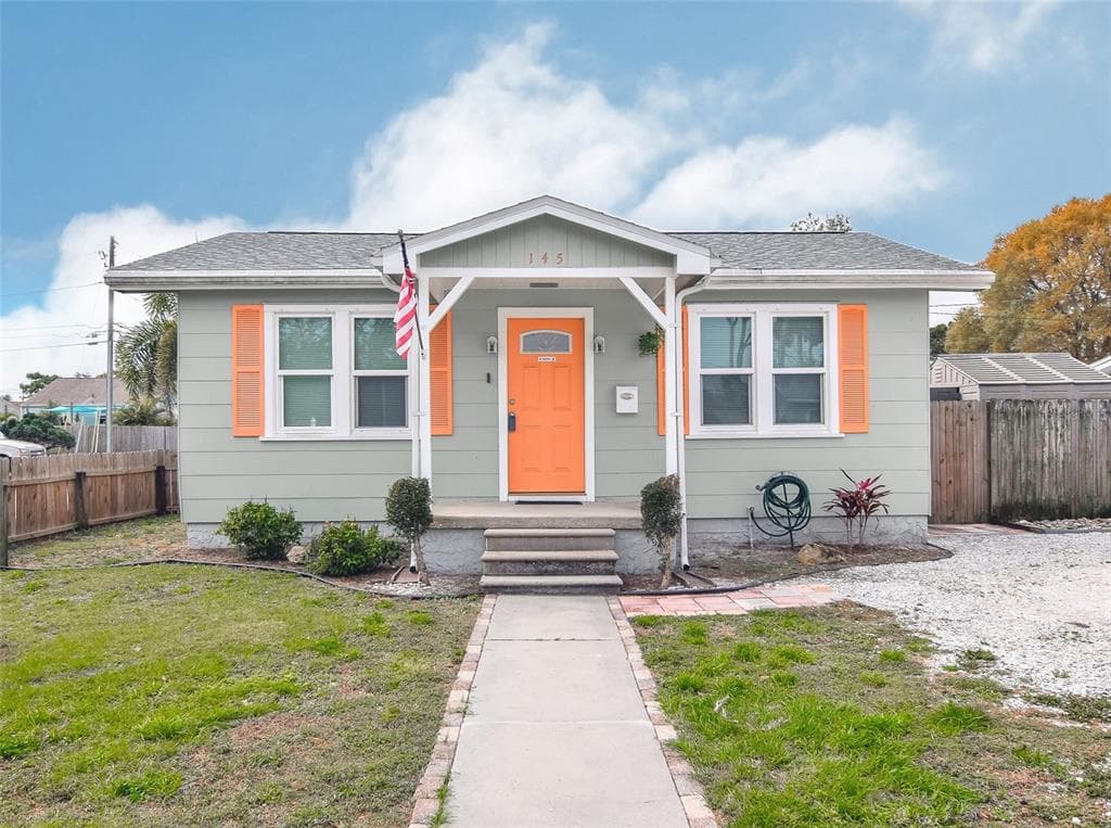 145 NE LINCOLN CIRCLE N ST PETERSBURG, FL 33702
