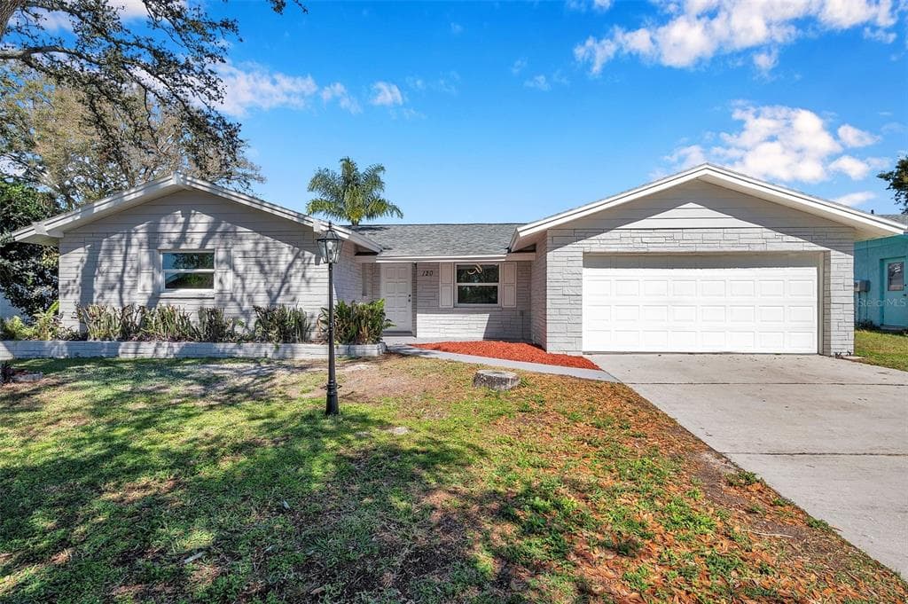 120 VALLEY CIRCLE BRANDON, FL 33510