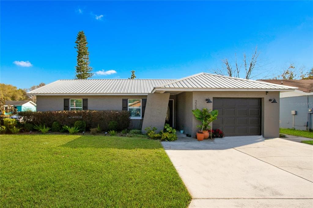 2253 GINGER WAY LAKELAND, FL 33801