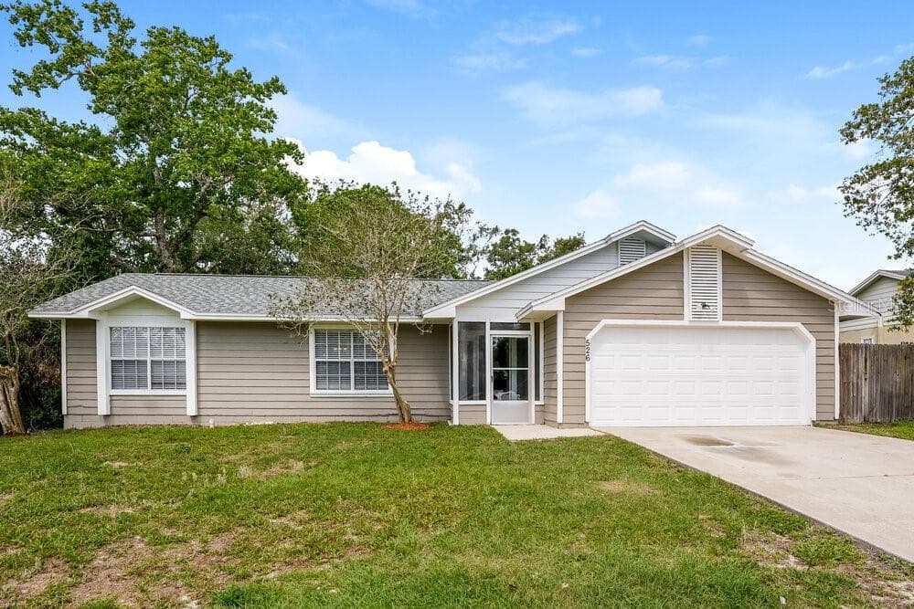 526 PEMBERTON AVENUE DELTONA, FL 32738