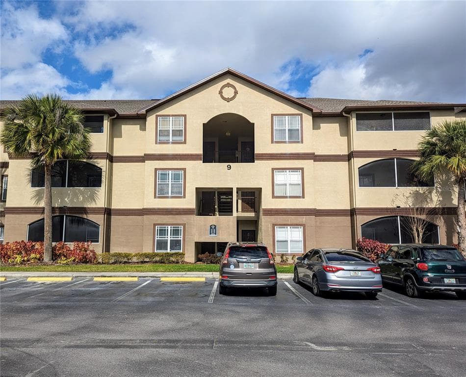 16573 ENCLAVE VILLAGE DR UNIT 16573 TAMPA, FL 33647