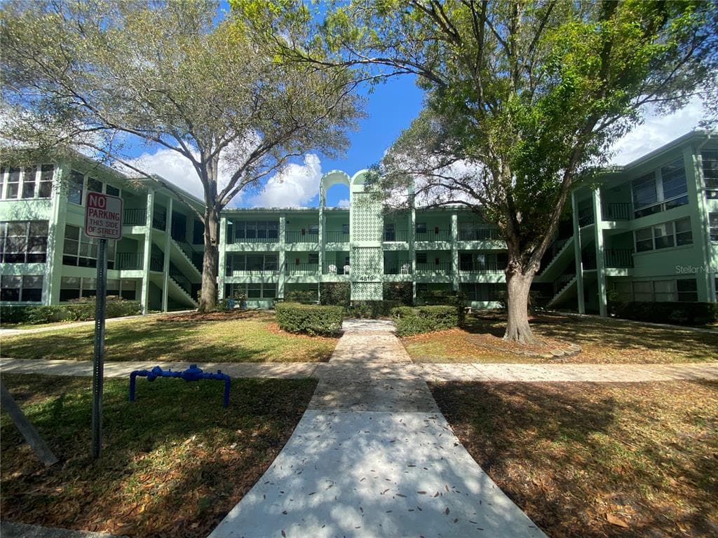 4819 8TH AVENUE N UNIT 208 ST PETERSBURG, FL 33713