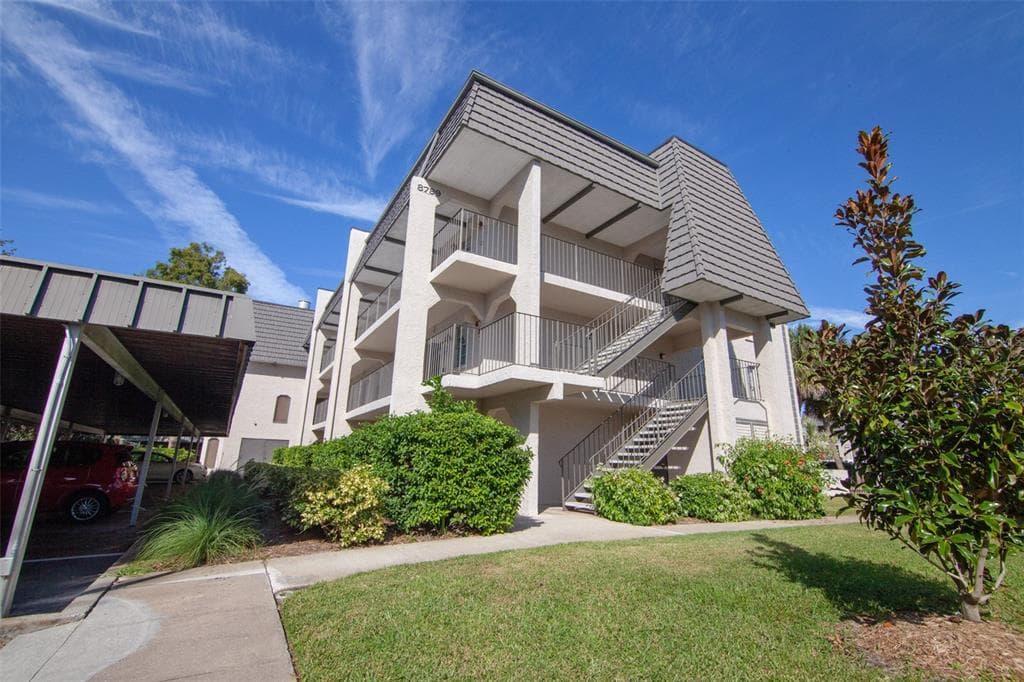 8799 BARDMOOR BOULEVARD UNIT 305 SEMINOLE, FL 33777