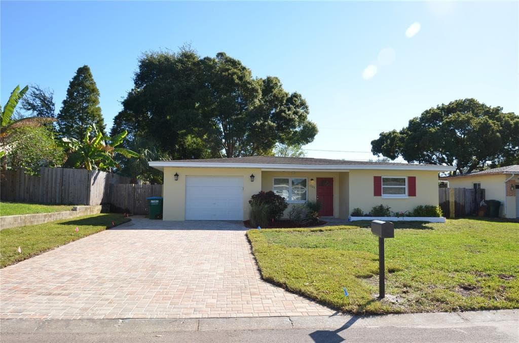 1103 OAKWOOD DRIVE DUNEDIN, FL 34698