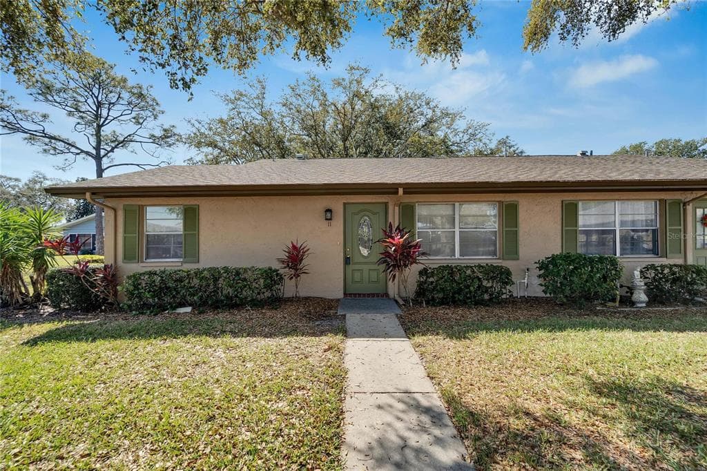 1904 CANTERBURY LANE UNIT 11 SUN CITY CENTER, FL 33573