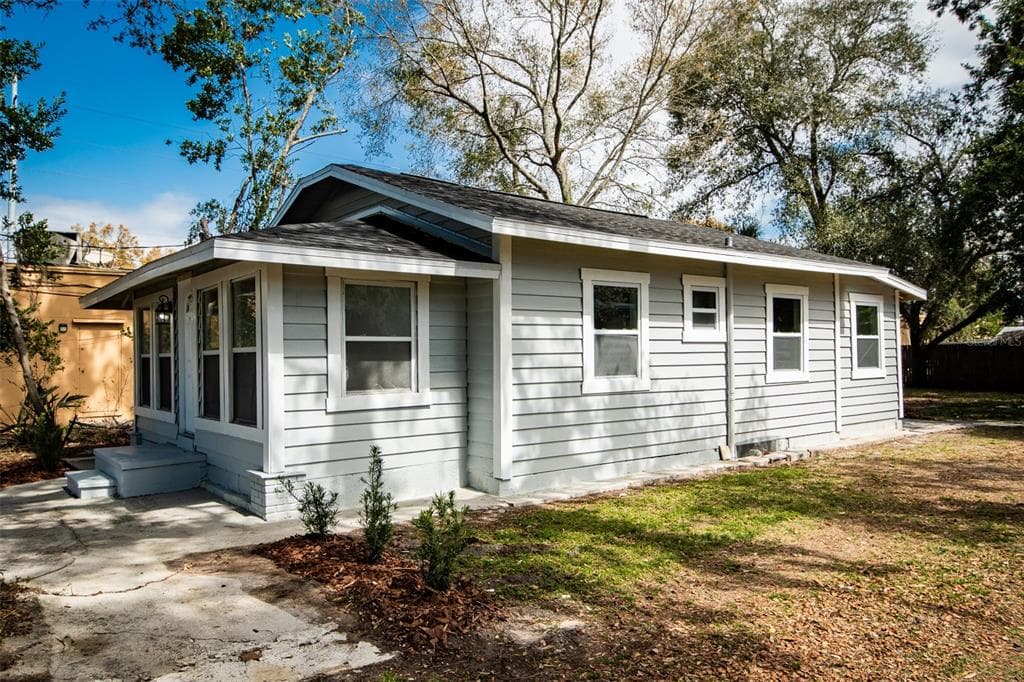 8319 EL PORTAL DRIVE TAMPA, FL 33604