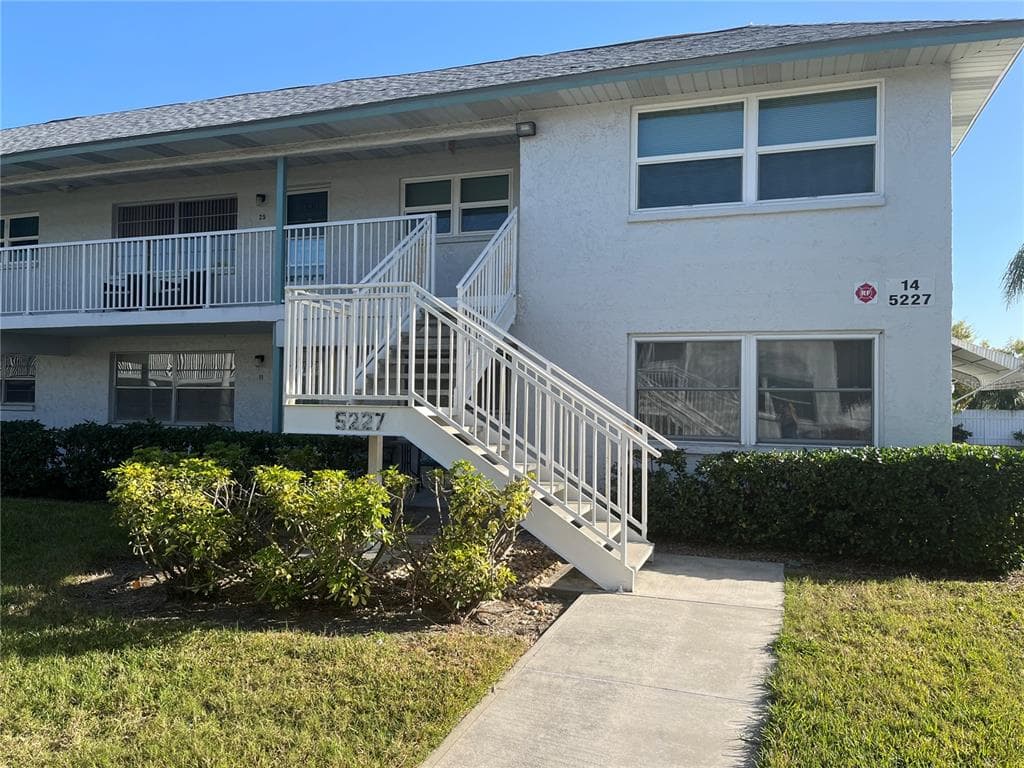 5227 81ST LANE N UNIT 11 ST PETERSBURG, FL 33709