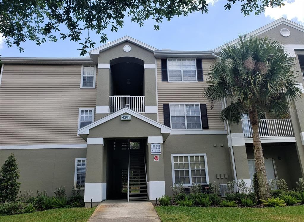 4285 SUMMER LANDING DRIVE UNIT 104 LAKELAND, FL 33810