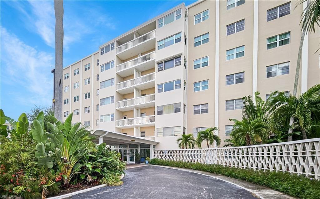 1900 CLIFFORD STREET UNIT 407 FORT MYERS, FL 33901