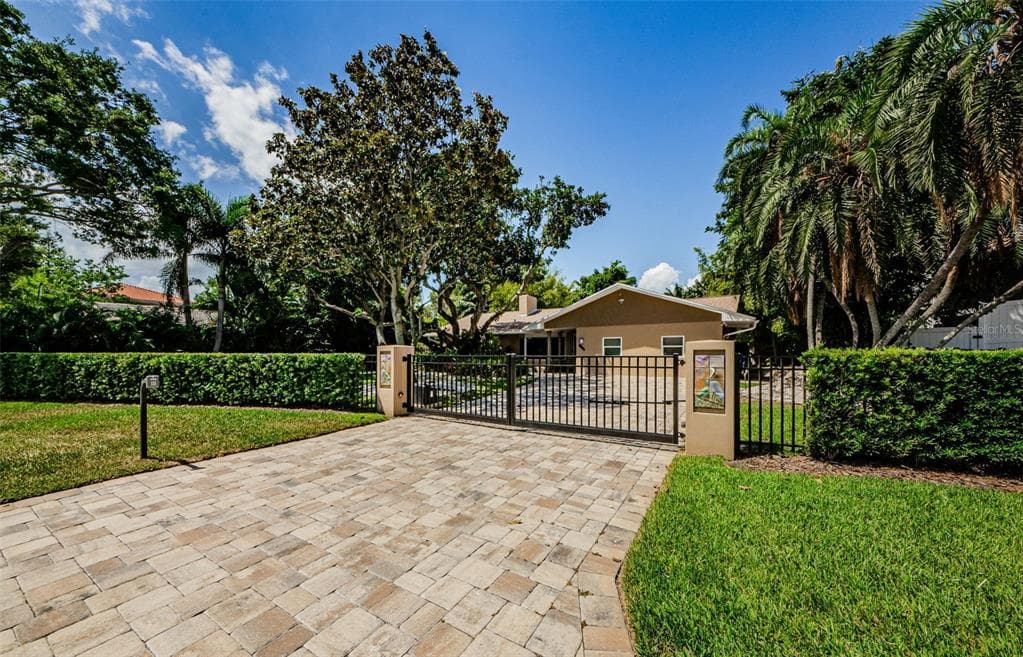 224 CORDOVA BOULEVARD NE ST PETERSBURG, FL 33704