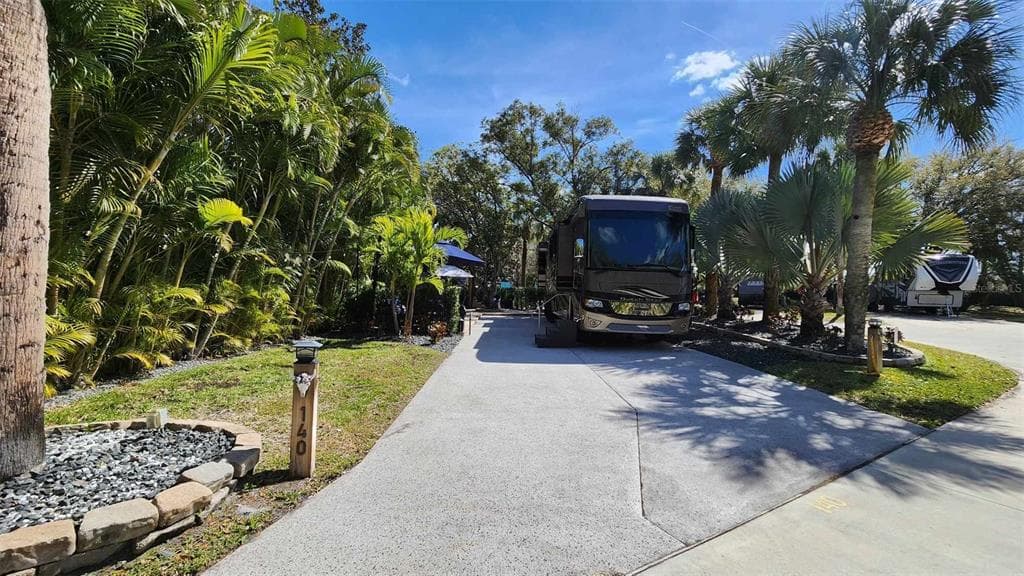140 APPALOOSA TRAIL E LAKE WALES, FL 33898
